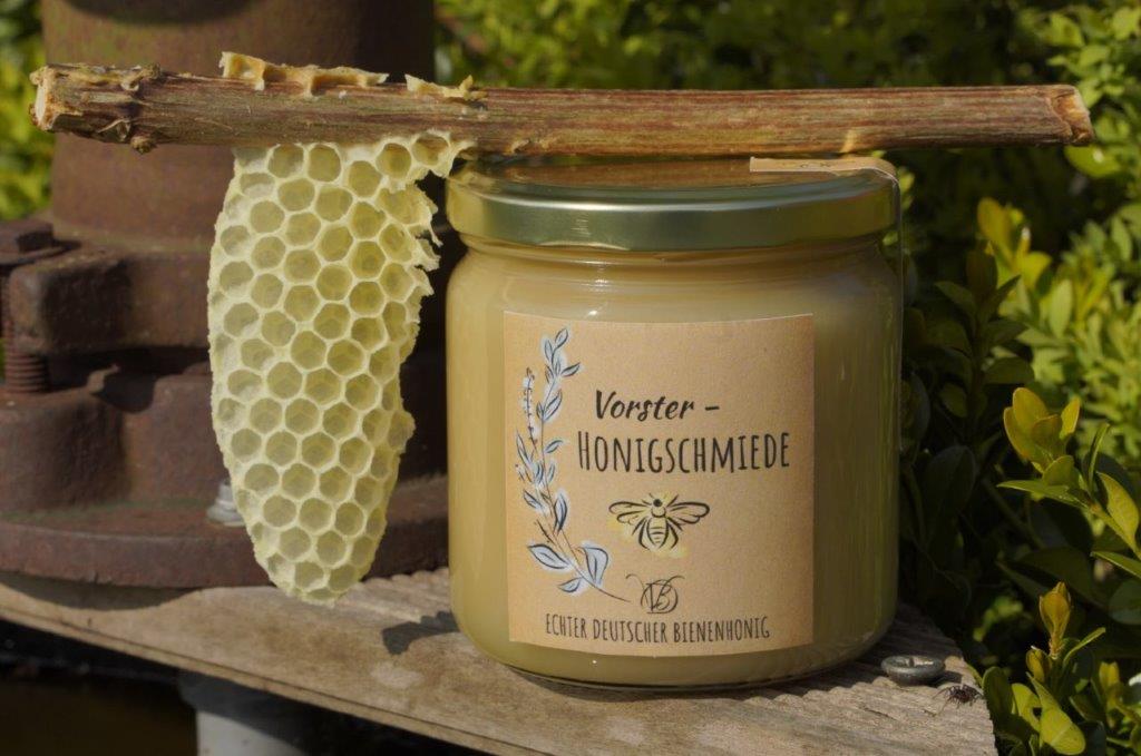 Vorster Honigschmiede Echter Deutscher Honig Bienenhonig DIB Deutscher Imker Bund Liebig Glatzlef Detlef van Bernum Birgit van Bernum Vorst Hexenland Honig Hexenland Imker Hexenland Biene Vorster-Honigschmiede